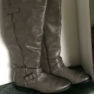 Grey women’s 10 boots